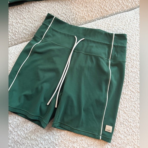 Vuori Daily Piped Short 5" - Picture 4 of 6